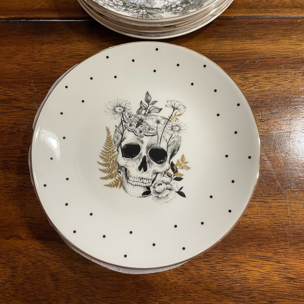 Skull Design Dessert Ceramic Plates - Black and White. NWT. - Picture 3 of 10